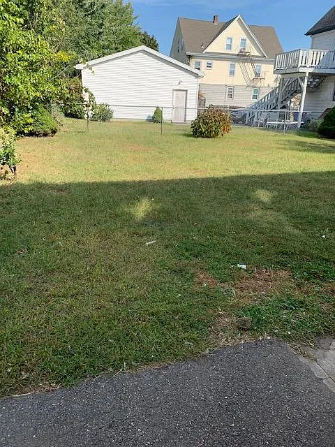3 bed, 1.5 bath, 1700 sqft, $2,300 — Photo 3