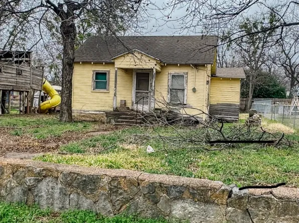 503 N Pearl St, Comanche, TX 76442