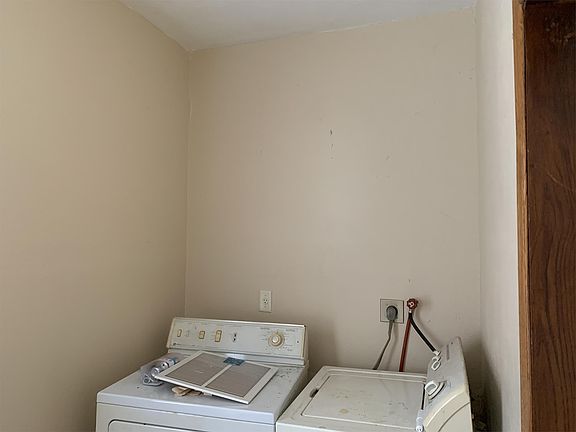 5th image of 407 Waugoo Ave
