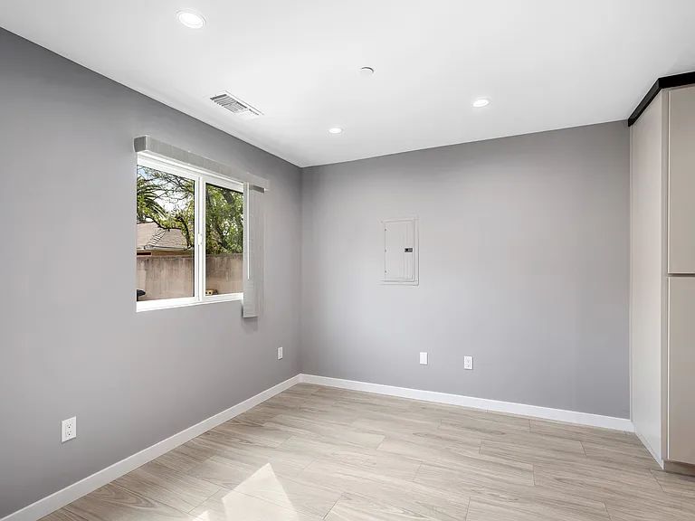1361 Alameda Ave — Photo 6