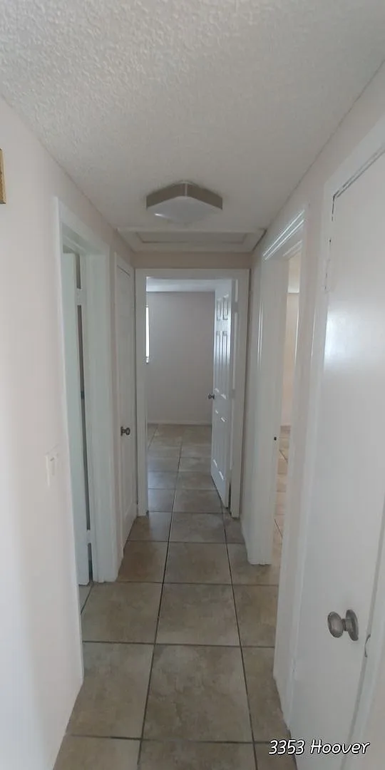 3 Bedroom 2 Bath 1 Car over sized garage — Photo 3