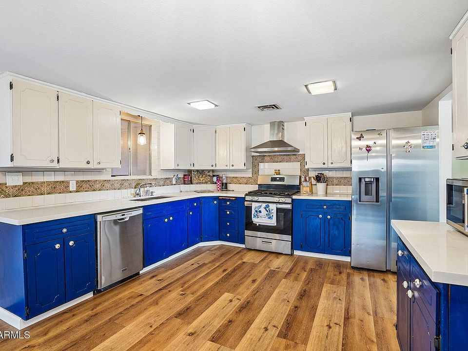 1st image of 1114 E 9TH Place