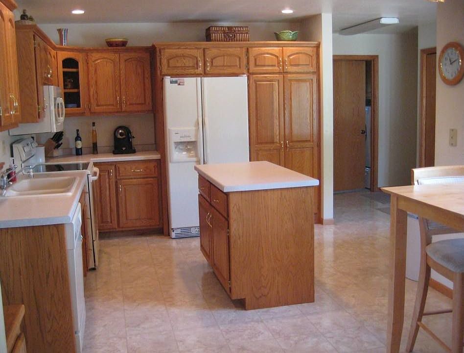 Beautiful oak cabinetry