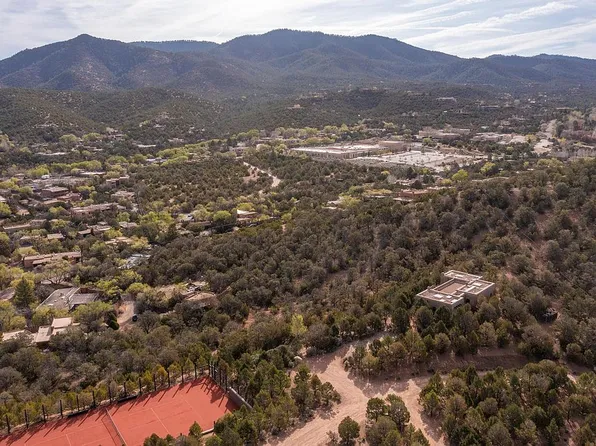 634 Camino De La Luz, Santa Fe, NM 87505