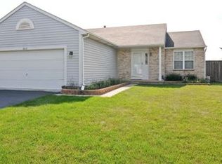 2212 Masters Ln, Round Lake Beach, IL 60073