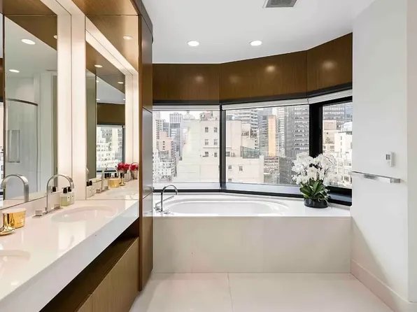 50 United Nations Plaza image 13 of 26