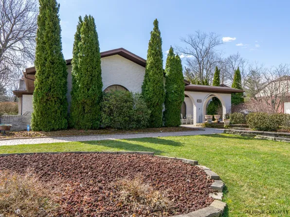 2127 Russet Dr, Troy, MI 48098