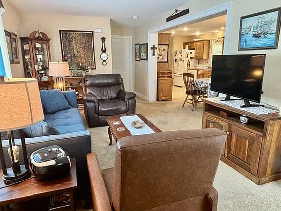2nd image of 40 Whitewood Rd #249