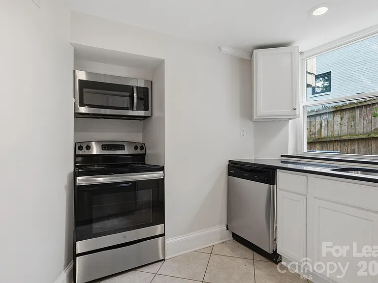 3101 Selwyn Ave — Photo 16