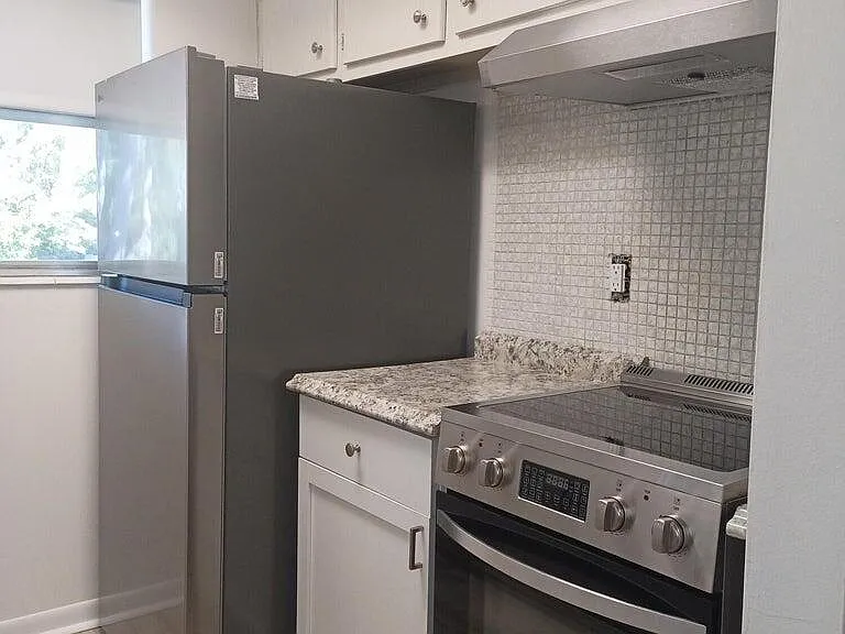 640 SE 2nd Ave #202 — Photo 5