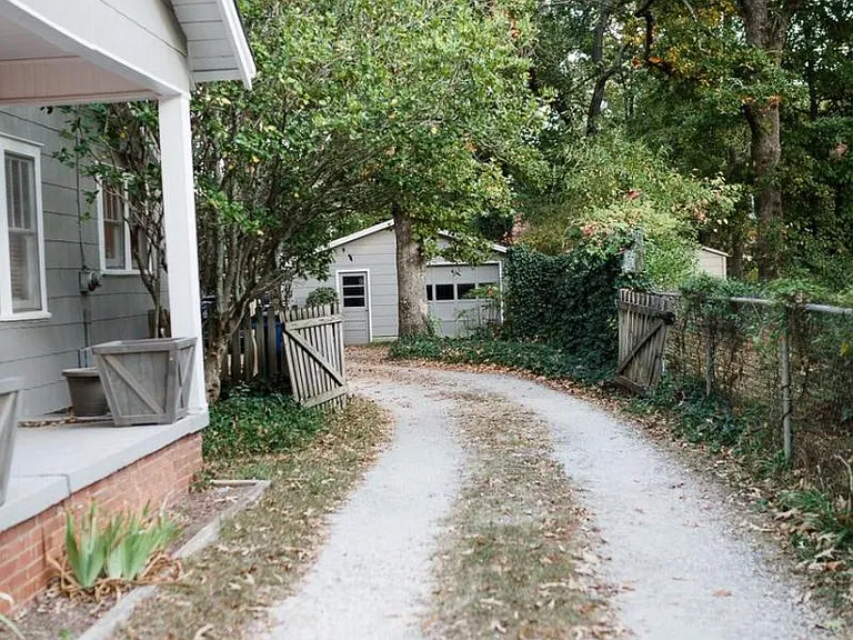 23 Vintage Ave — Photo 24
