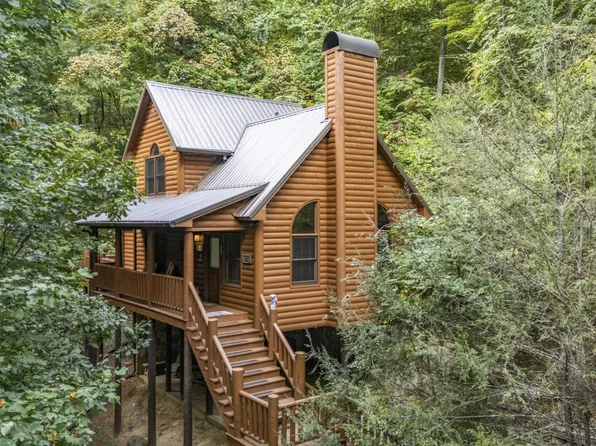 4275 Parkside Village Dr, Sevierville, TN 37862