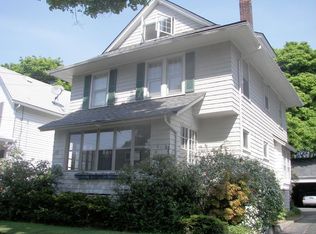 92 Cobbs Hill Dr, Rochester, NY 14610