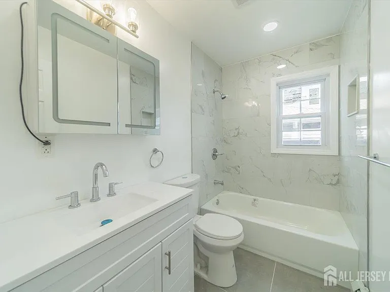 54 Bergen St #1 — Photo 10
