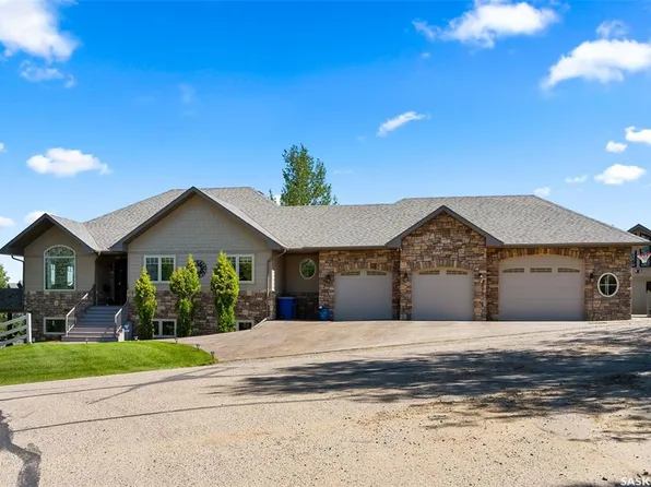 15 MEADOW BAY, Lumsden, SK S0G 3C0