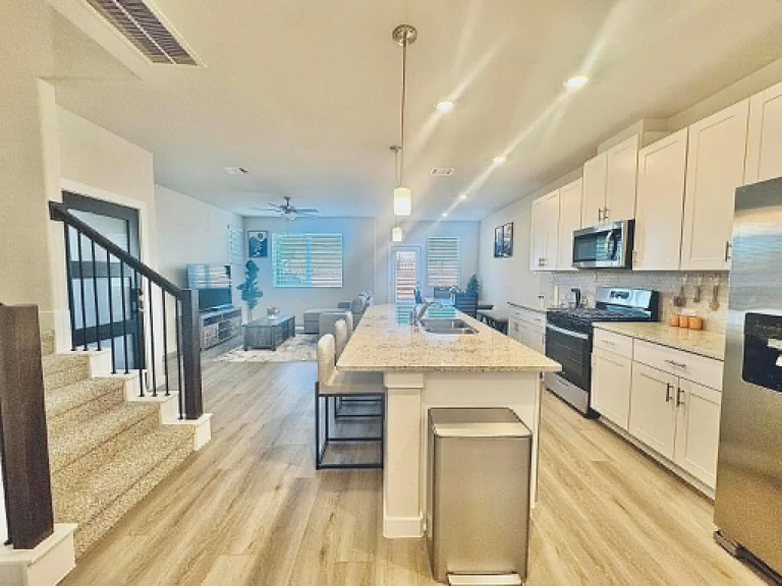 3 bed, 2.5 bath, 1703 sqft, $2,200 — Photo 1