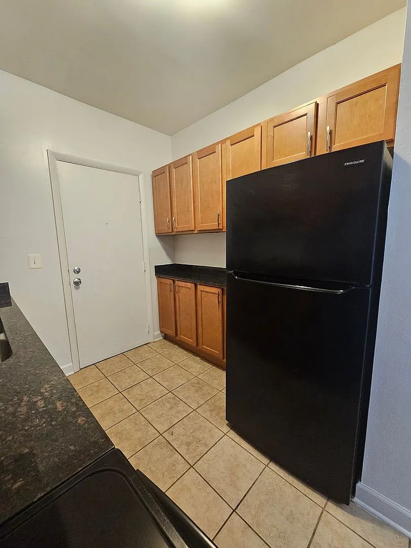 Rogers Park Three Bedroom/Two Bath New Renovation — Photo 3