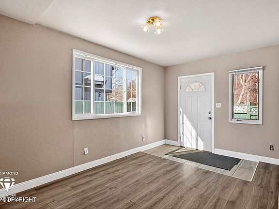 3rd image of 8155 Country Woods Dr