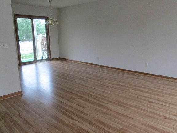 5th image of 1344 Clover Creek Ln