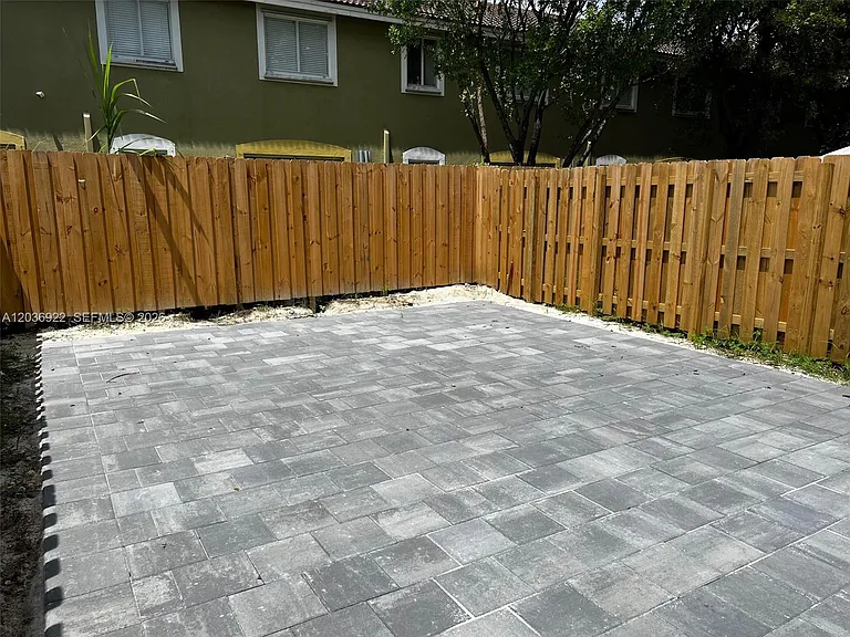 1120 SE 26th Ter #1120 — Photo 36