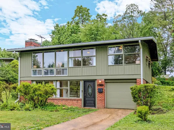 7819 Sycamore Dr, Falls Church, VA 22042