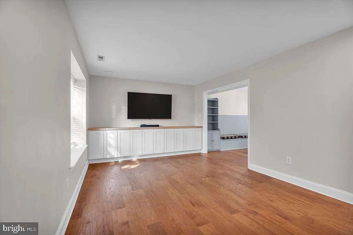 3 bed, 1.5 bath, 1672 sqft, $2,900 — Photo 4