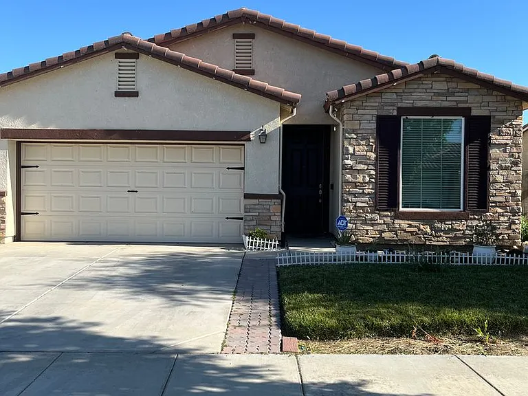 2487 N Mountainside Dr — Photo 2