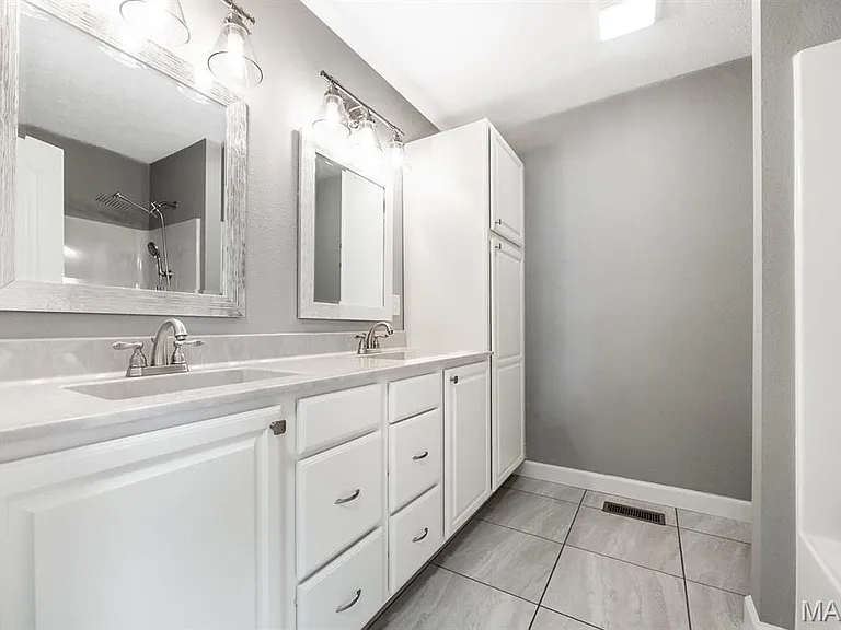 407 Sammy Ln — Photo 27