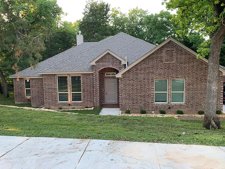 1901 Clear Creek Dr — Photo 1