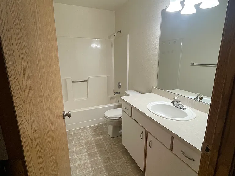 Forest Green Apartments — Photo 15