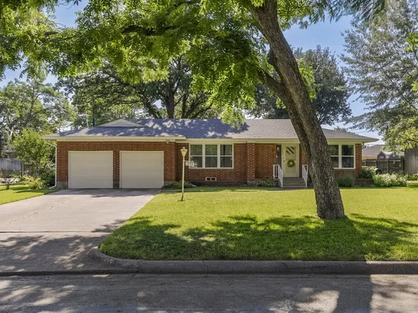 1905 Thomas Pl, Arlington, TX 76010