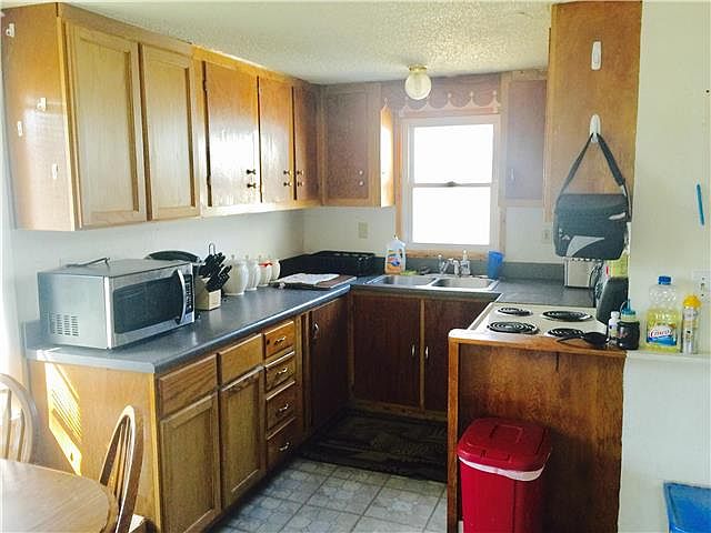 2nd image of 140 Richmond St
