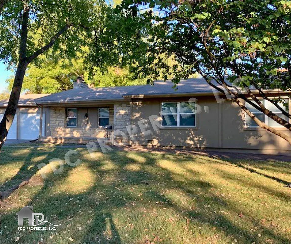 3 bed, 1.5 bath, 1600 sqft, $1,500 — Photo 4