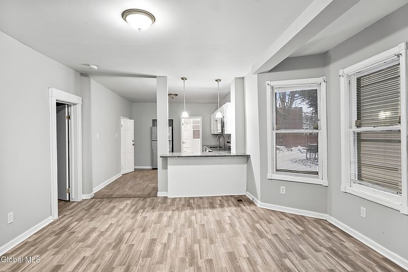 3rd image of 27 N Lake Avenue