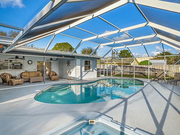 3rd image of 4062 Lakespur Cir S