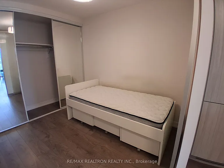 297 College St #821 — Photo 10