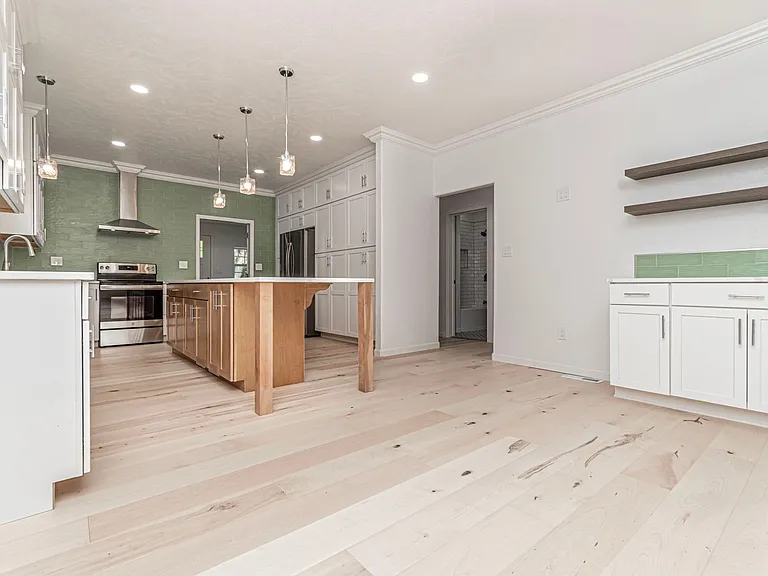 829 Broadway Ave — Photo 12