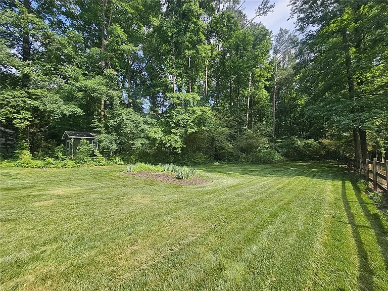 290 Oakmere Dr — Photo 24