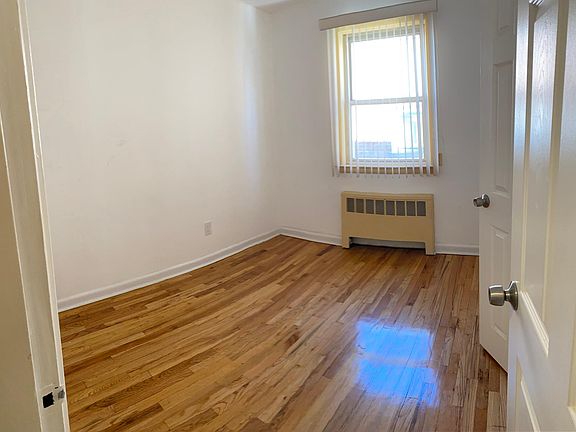 4th image of 3174 Griswold Ave Floor 1