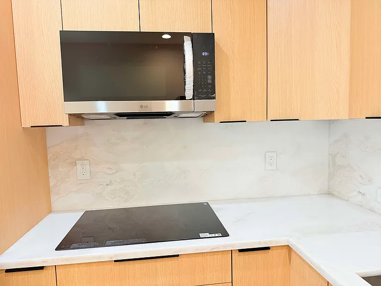 85 Cronin Dr — Photo 2