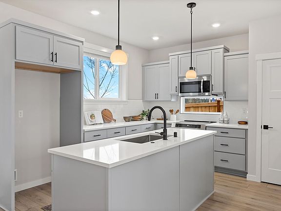 7th image of this home