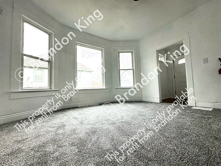 Logan St — Photo 14