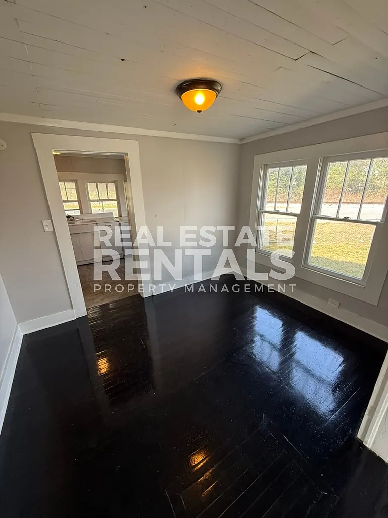 #155: 205 4th Street Southwest - 1 — Photo 4