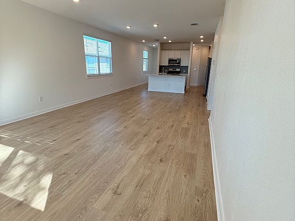 4th image of 10920 Tildon Ave #1
