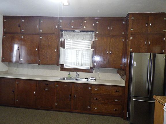 2nd image of 604 S Weed St