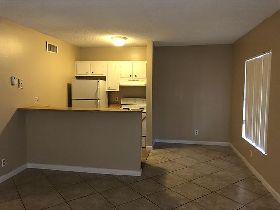 4th image of 4017 N University Dr #210