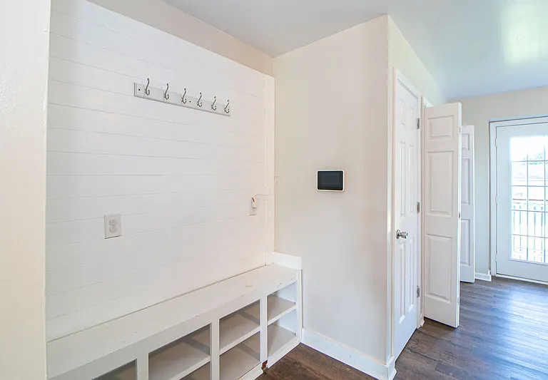 529 Indian Ave — Photo 5
