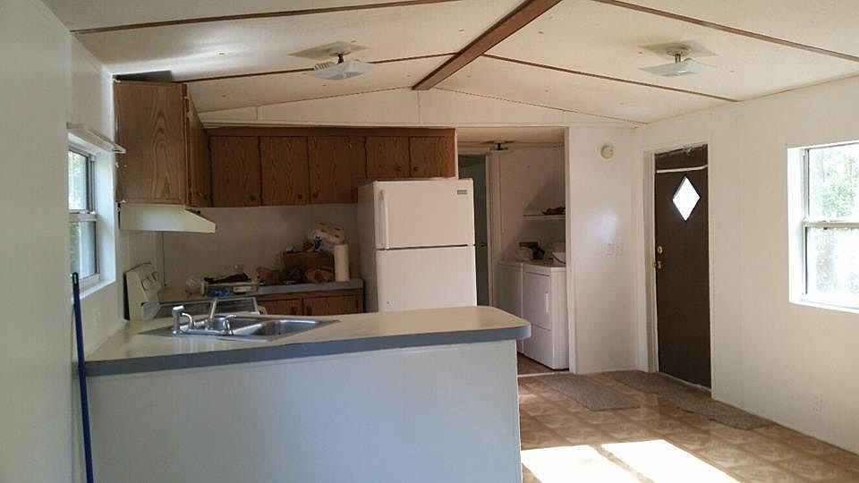 2nd image of 3200 NE 166th St