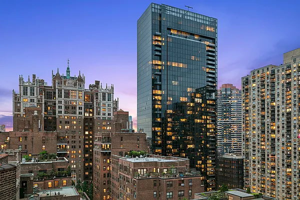 305 East 40th Street #19CD in Murray Hill, Manhattan