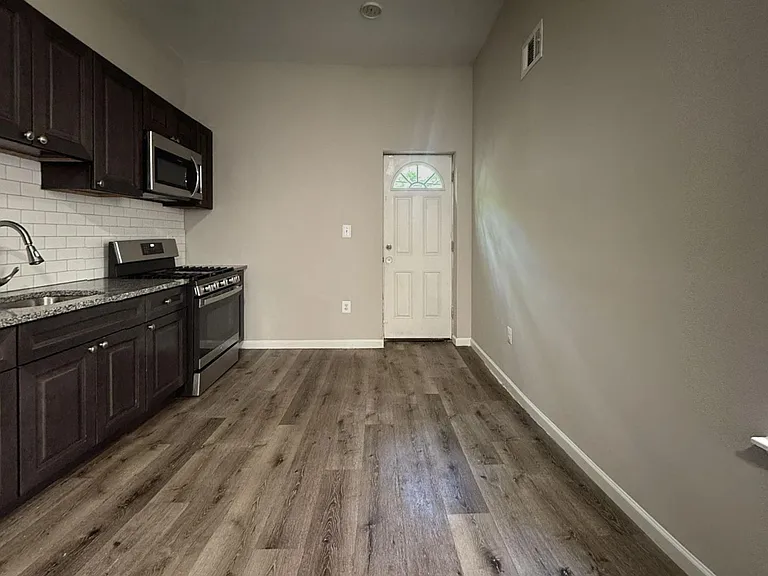 5411 Trinity St — Photo 9